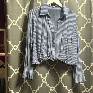 Kut from the Kloth Cropped button down never worn